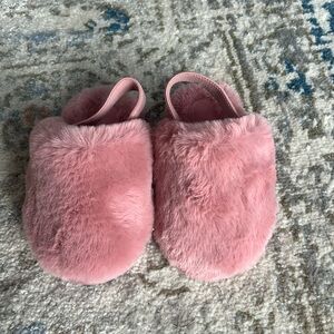 Cat & Jack Fuzzy Pink Slippers Size 5/6 (Small) NEVER WORN